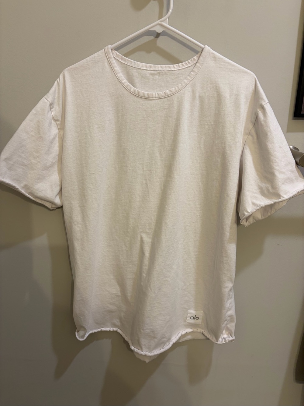 ALO Yoga Men’s White Society Tee - L